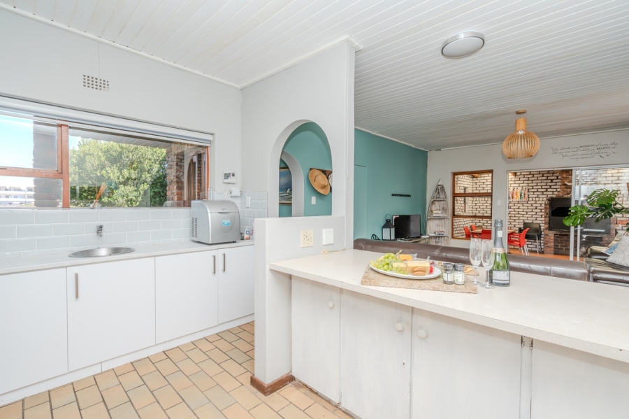 4 Bedroom Property for Sale in Middedorp Western Cape